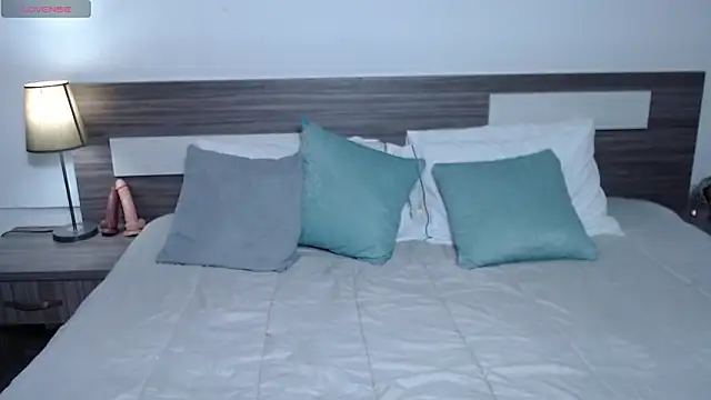 Liiamthompson online show from 03-06-26, 07:09