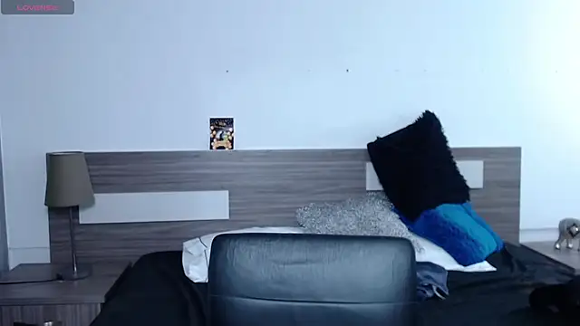 Liiamthompson online show from 11-15-25, 07:18