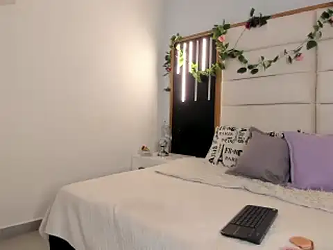 SofiArias online show from 03-01-25, 04:33