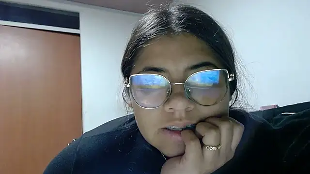 viccky vick online show from 01-10-26, 04:41