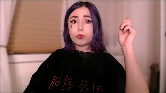 Snapshot of purplewitch chatting on 10-12-25, 02:40 purplewitch online show from 10-12-25, 02:40