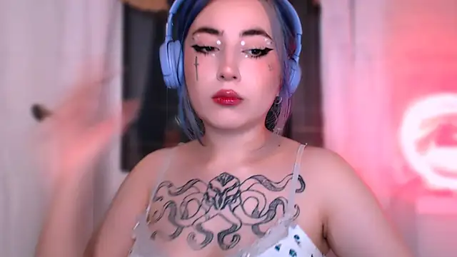 Snapshot of purplewitch chatting on 09-18-25, 11:08 purplewitch online show from 09-18-25, 11:08