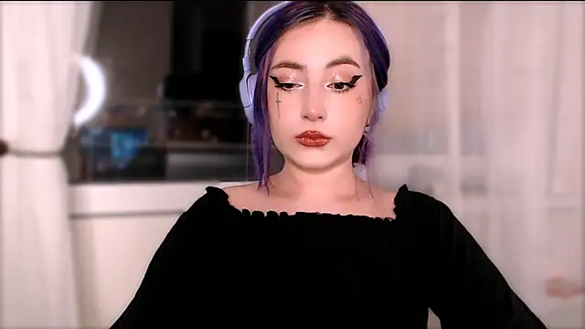 Snapshot of purplewitch chatting on 10-14-25, 07:36 purplewitch online show from 10-14-25, 07:36