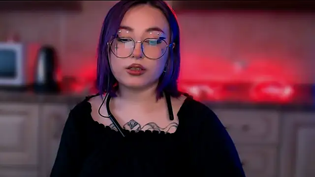 Snapshot of purplewitch chatting on 02-17-25, 11:02 purplewitch online show from 02-17-25, 11:02