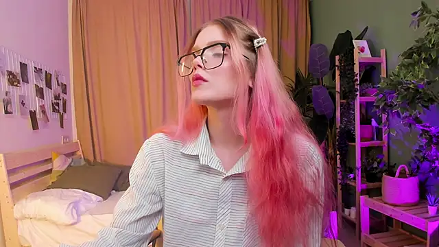 Gretchen Mol online show from 01-10-26, 07:36