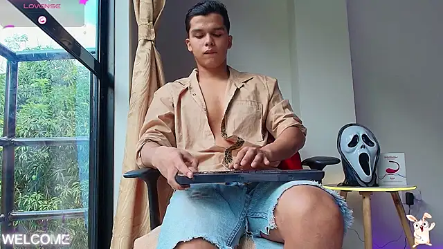 Dwayne Brown online show from 10-23-25, 01:21