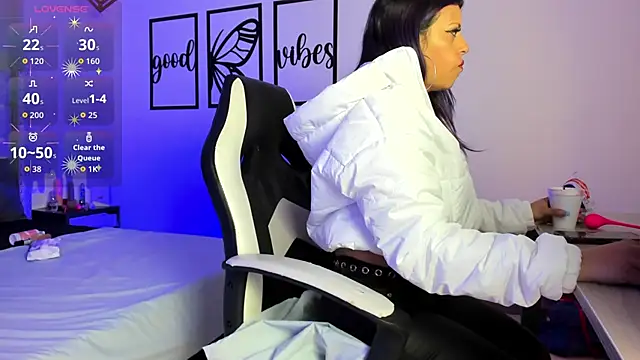 nicolee millerr online show from 10-21-25, 12:04