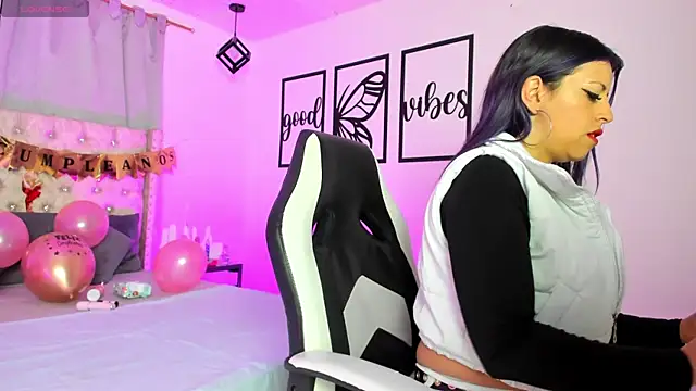 nicolee millerr online show from 10-11-25, 12:39