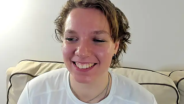 Snapshot of EdaGambee chatting on 02-04-25, 08:28 EdaGambee online show from 02-04-25, 08:28