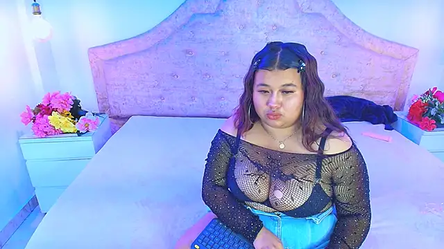 Snapshot of Charlotte_Baker19 chatting on 02-02-25, 08:19 Charlotte Baker19 online show from 02-02-25, 08:19