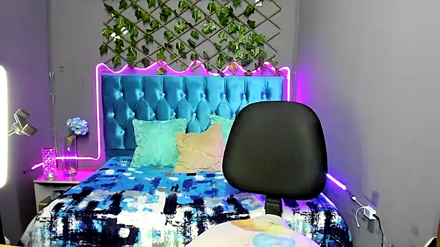 Snapshot of IZZY_BEAUTIFUL chatting on 03-06-25, 11:42 IZZY BEAUTIFUL online show from 03-06-25, 11:42