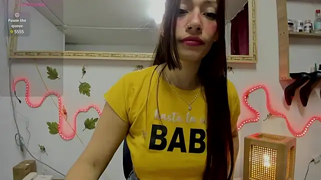 Snapshot of IZZY_BEAUTIFUL chatting on 02-26-25, 09:31 IZZY BEAUTIFUL online show from 02-26-25, 09:31
