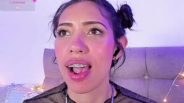 Snapshot of Miss_veronicaa2 chatting on 02-18-25, 06:26 Miss veronicaa2 online show from 02-18-25, 06:26