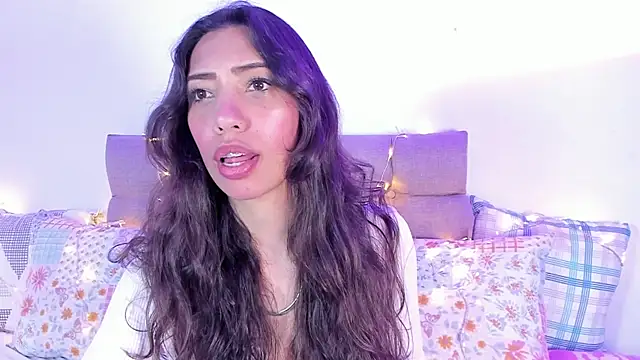 Snapshot of Miss_veronicaa2 chatting on 02-17-25, 01:00 Miss veronicaa2 online show from 02-17-25, 01:00