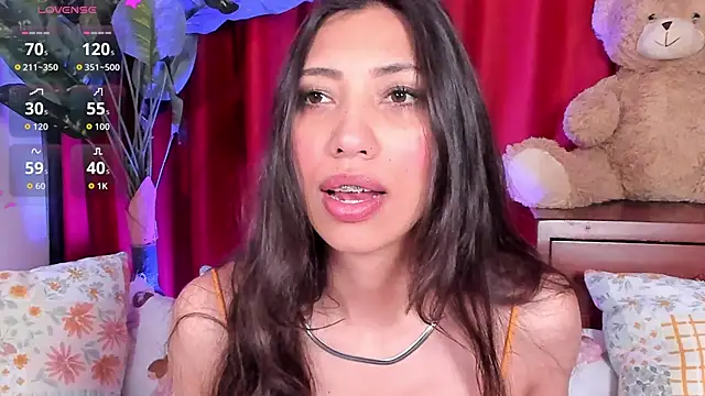 Snapshot of Miss_veronicaa2 chatting on 10-20-25, 01:22 Miss veronicaa2 online show from 10-20-25, 01:22