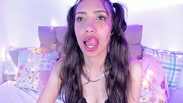 Snapshot of Miss_veronicaa2 chatting on 02-17-25, 07:12 Miss veronicaa2 online show from 02-17-25, 07:12