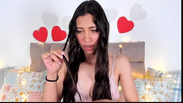 Snapshot of Miss_veronicaa2 chatting on 02-12-25, 12:22 Miss veronicaa2 online show from 02-12-25, 12:22