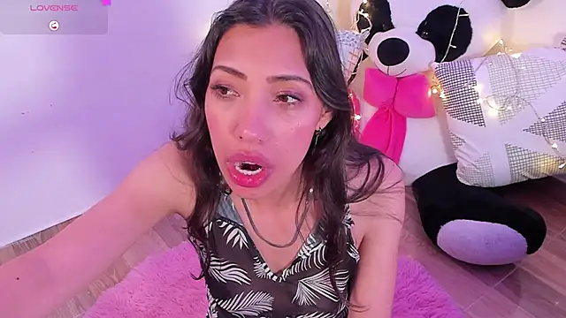 Snapshot of Miss_veronicaa2 chatting on 02-21-25, 03:43 Miss veronicaa2 online show from 02-21-25, 03:43
