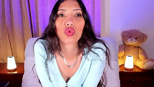 Snapshot of Miss_veronicaa2 chatting on 02-10-26, 01:10 Miss veronicaa2 online show from 02-10-26, 01:10