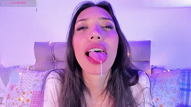 Snapshot of Miss_veronicaa2 chatting on 02-06-25, 06:46 Miss veronicaa2 online show from 02-06-25, 06:46