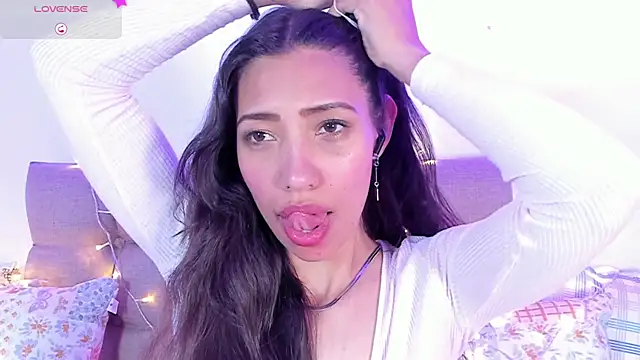 Snapshot of Miss_veronicaa2 chatting on 02-17-25, 04:06 Miss veronicaa2 online show from 02-17-25, 04:06
