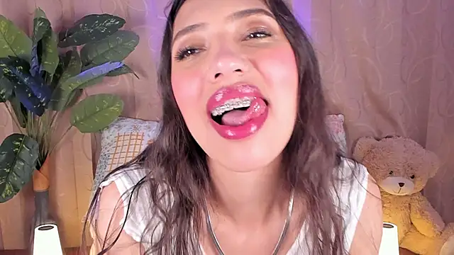 Miss veronicaa2 online show from 07-13-26, 01:54
