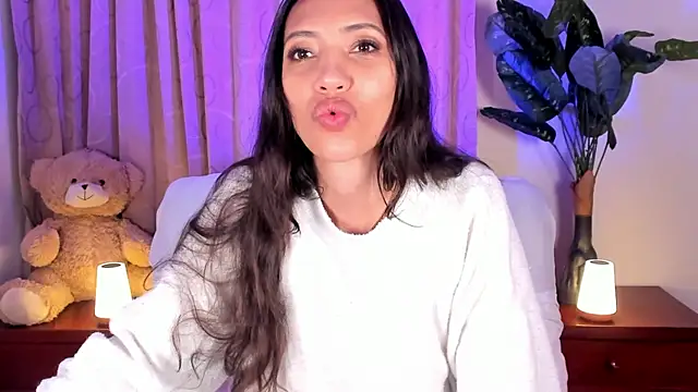 Snapshot of Miss_veronicaa2 chatting on 02-18-26, 12:56 Miss veronicaa2 online show from 02-18-26, 12:56