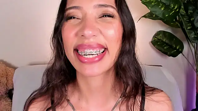 Miss veronicaa2 online show from 05-22-26, 01:20