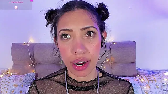 Snapshot of Miss_veronicaa2 chatting on 02-18-25, 03:20 Miss veronicaa2 online show from 02-18-25, 03:20