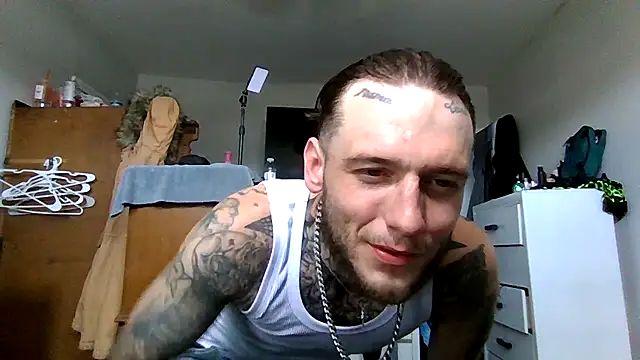Snapshot of cruz815 chatting on 04-24-26, 08:00 cruz815 online show from 04-24-26, 08:00