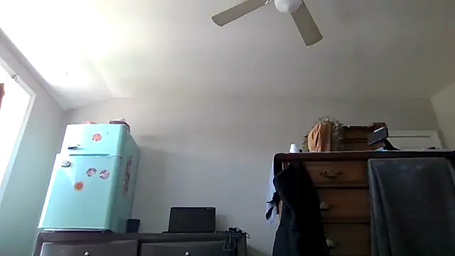 cruz815 online show from 04-15-26, 02:21