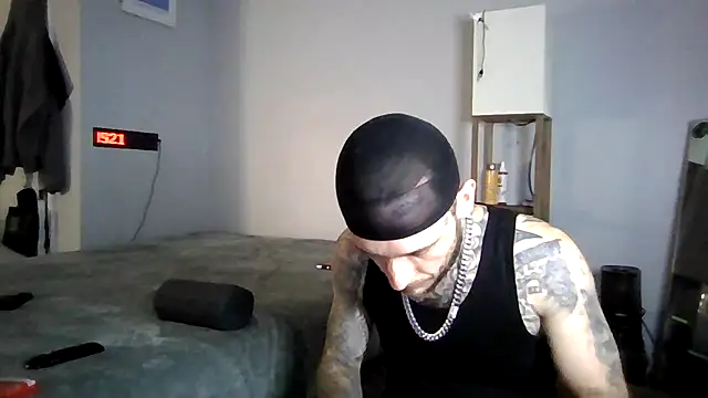 Snapshot of cruz815 chatting on 05-21-26, 02:42 cruz815 online show from 05-21-26, 02:42