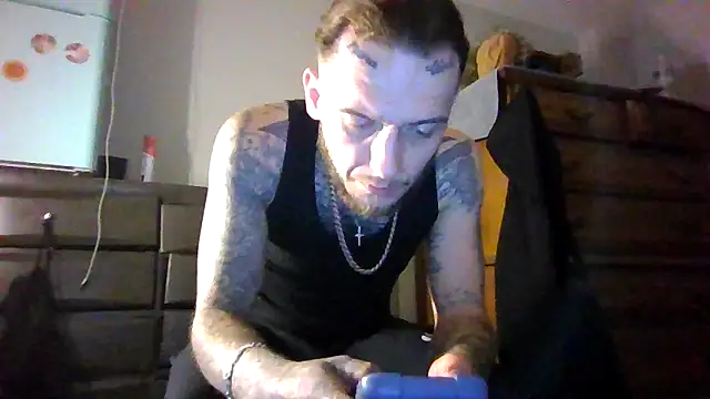 Snapshot of cruz815 chatting on 04-21-26, 01:42 cruz815 online show from 04-21-26, 01:42