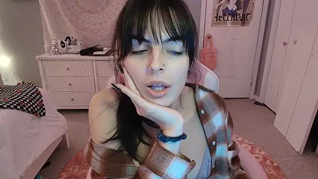 Snapshot of princesselysia chatting on 11-07-25, 01:10 princesselysia online show from 11-07-25, 01:10