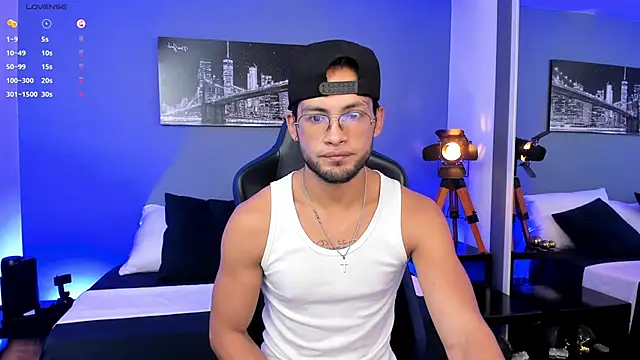 Max Conor1 online show from 05-13-26, 11:28