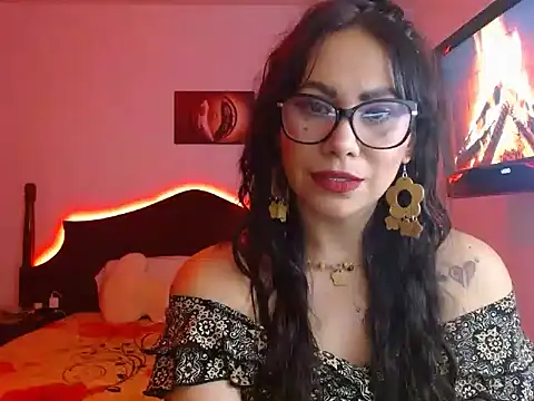 Snapshot of AloLovely_ chatting on 06-10-26, 02:35 AloLovely online show from 06-10-26, 02:35