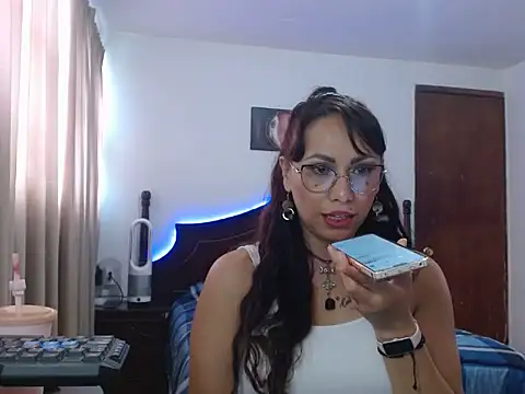 Snapshot of AloLovely_ chatting on 04-21-26, 08:59 AloLovely online show from 04-21-26, 08:59