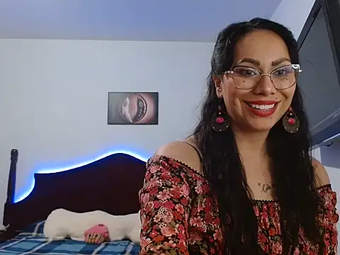 Snapshot of AloLovely_ chatting on 05-15-26, 02:53 AloLovely online show from 05-15-26, 02:53