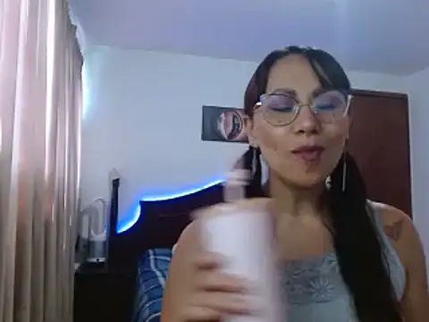 Snapshot of AloLovely_ chatting on 04-14-26, 07:30 AloLovely online show from 04-14-26, 07:30