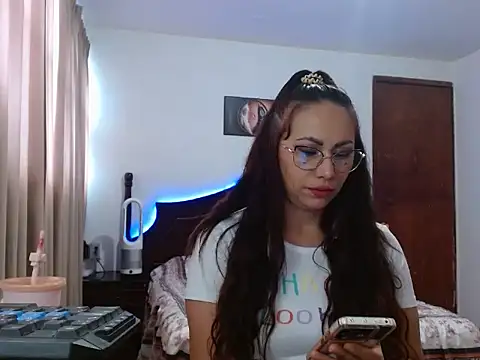 Snapshot of AloLovely_ chatting on 04-24-26, 07:27 AloLovely online show from 04-24-26, 07:27