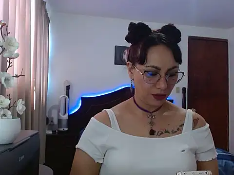 Snapshot of AloLovely_ chatting on 03-27-26, 08:43 AloLovely online show from 03-27-26, 08:43