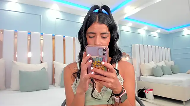 eva roseee online show from 10-17-25, 09:27