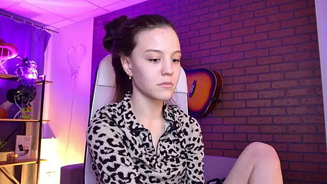 Snapshot of MilaStoyne chatting on 12-17-25, 07:35 MilaStoyne online show from 12-17-25, 07:35