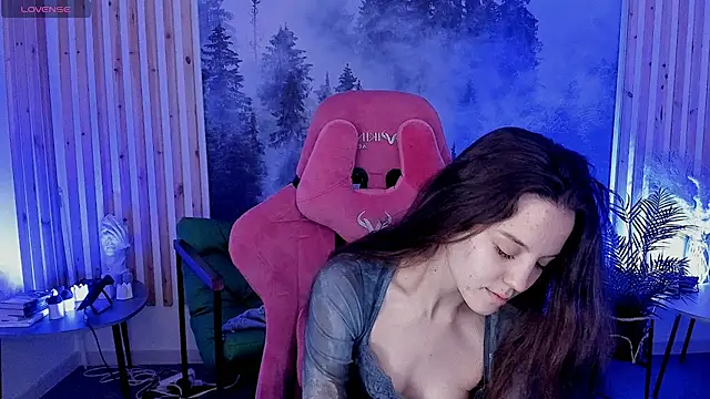 Snapshot of MilaStoyne chatting on 12-15-25, 08:31 MilaStoyne online show from 12-15-25, 08:31