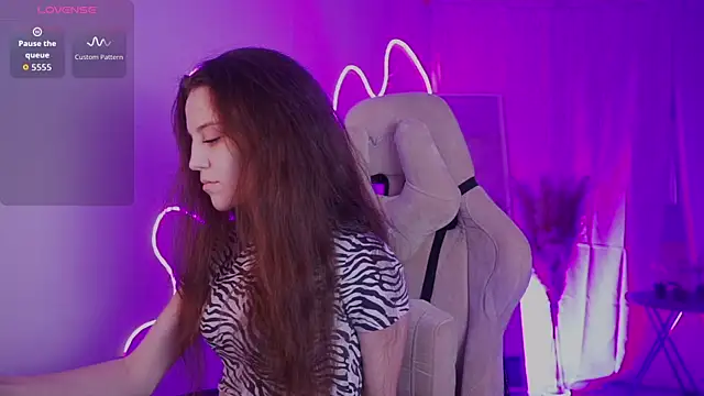 Snapshot of MilaStoyne chatting on 11-06-25, 06:28 MilaStoyne online show from 11-06-25, 06:28