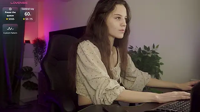 Snapshot of MilaStoyne chatting on 10-29-25, 06:12 MilaStoyne online show from 10-29-25, 06:12