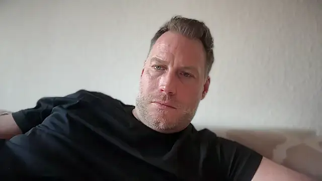Snapshot of Christian87xxx chatting on 03-19-26, 04:29 Christian87xxx online show from 03-19-26, 04:29