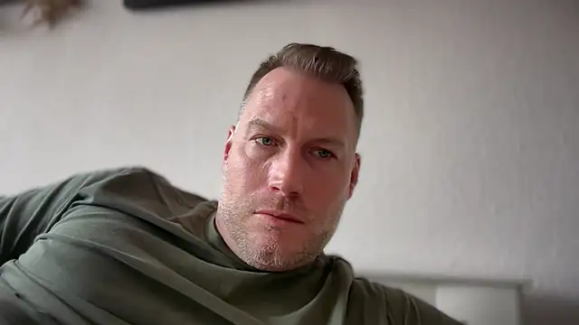 Snapshot of Christian87xxx chatting on 03-28-26, 02:18 Christian87xxx online show from 03-28-26, 02:18