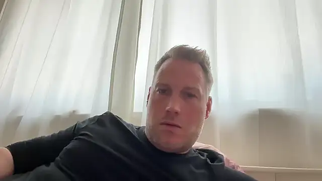 Snapshot of Christian87xxx chatting on 03-12-26, 03:49 Christian87xxx online show from 03-12-26, 03:49