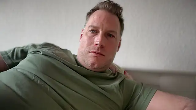 Snapshot of Christian87xxx chatting on 03-23-26, 04:51 Christian87xxx online show from 03-23-26, 04:51